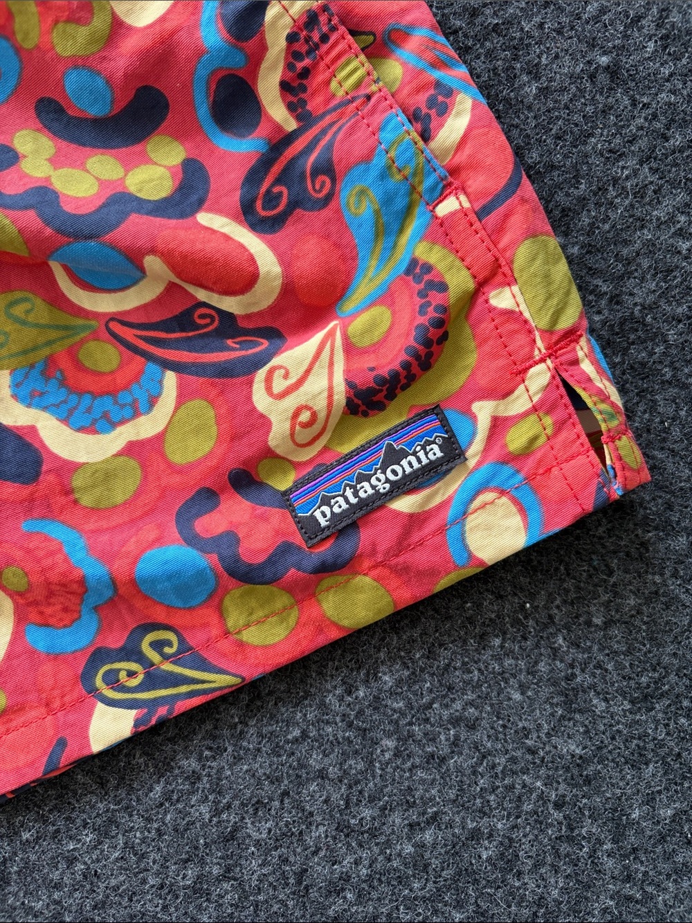 Patagonia Women's barely Baggies- 2.5 in inseam; XS - Picture 3 of 7